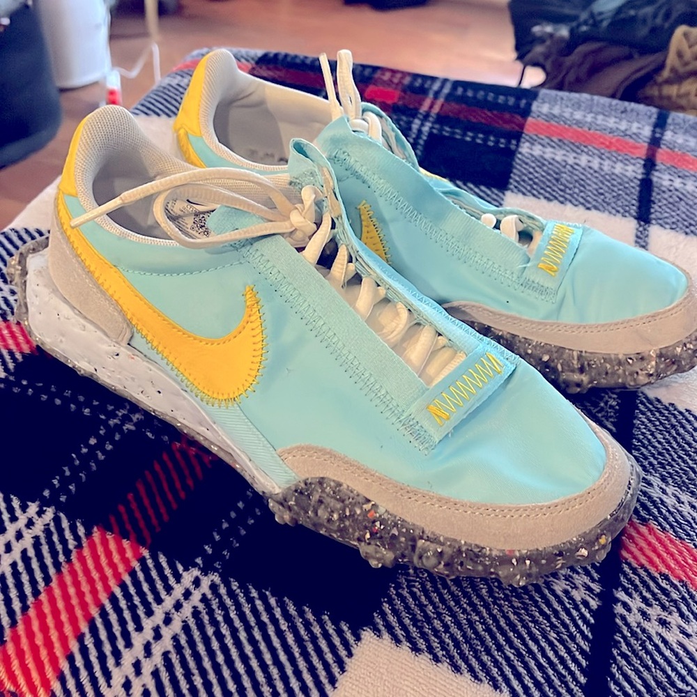 Nike Waffle Racer Crater
Bleached Aqua (Women's)size 7